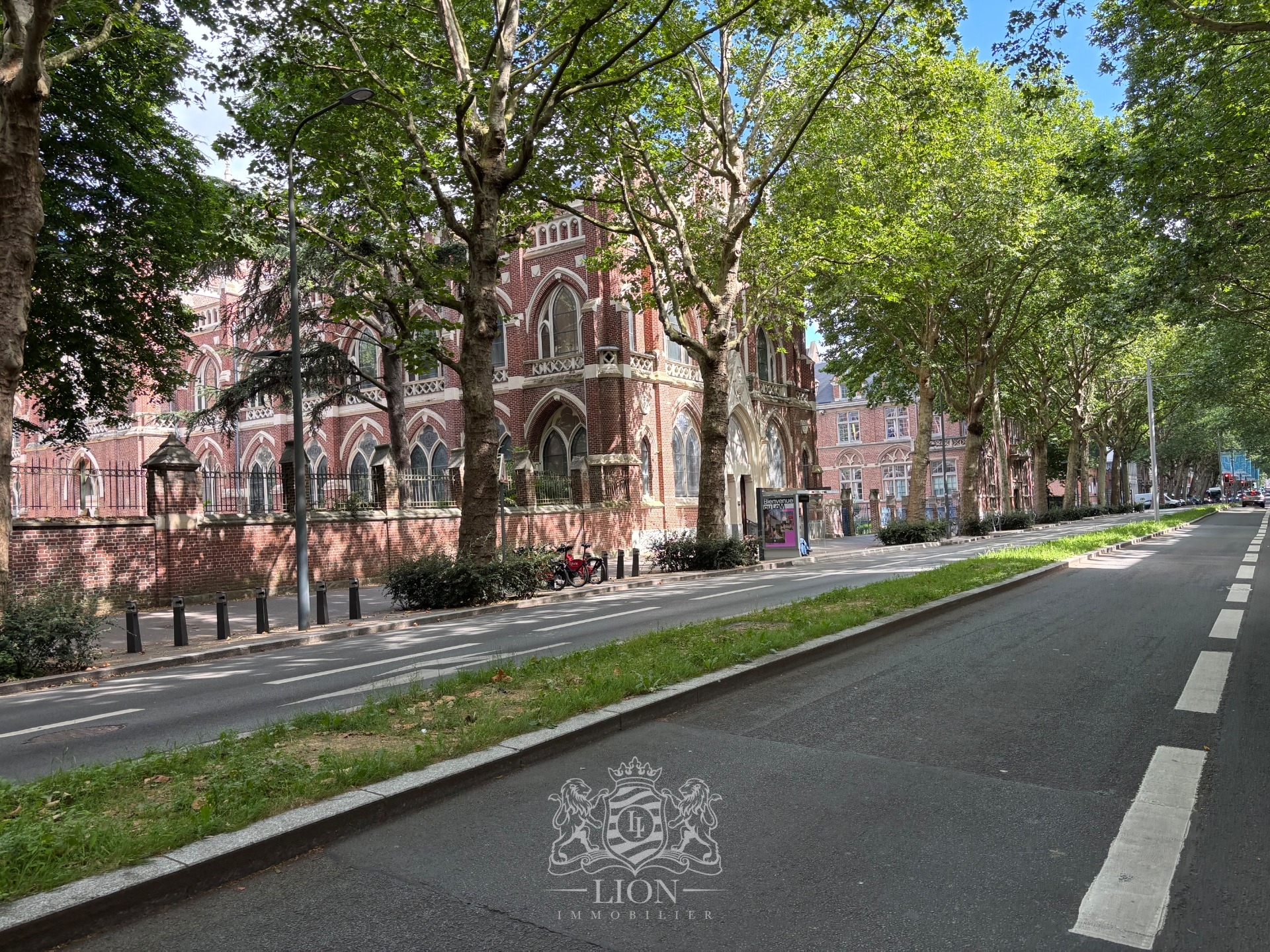 Lille vauban face catho  f1 bis 35m meuble Photo 1 - Le Lion Immobilier
