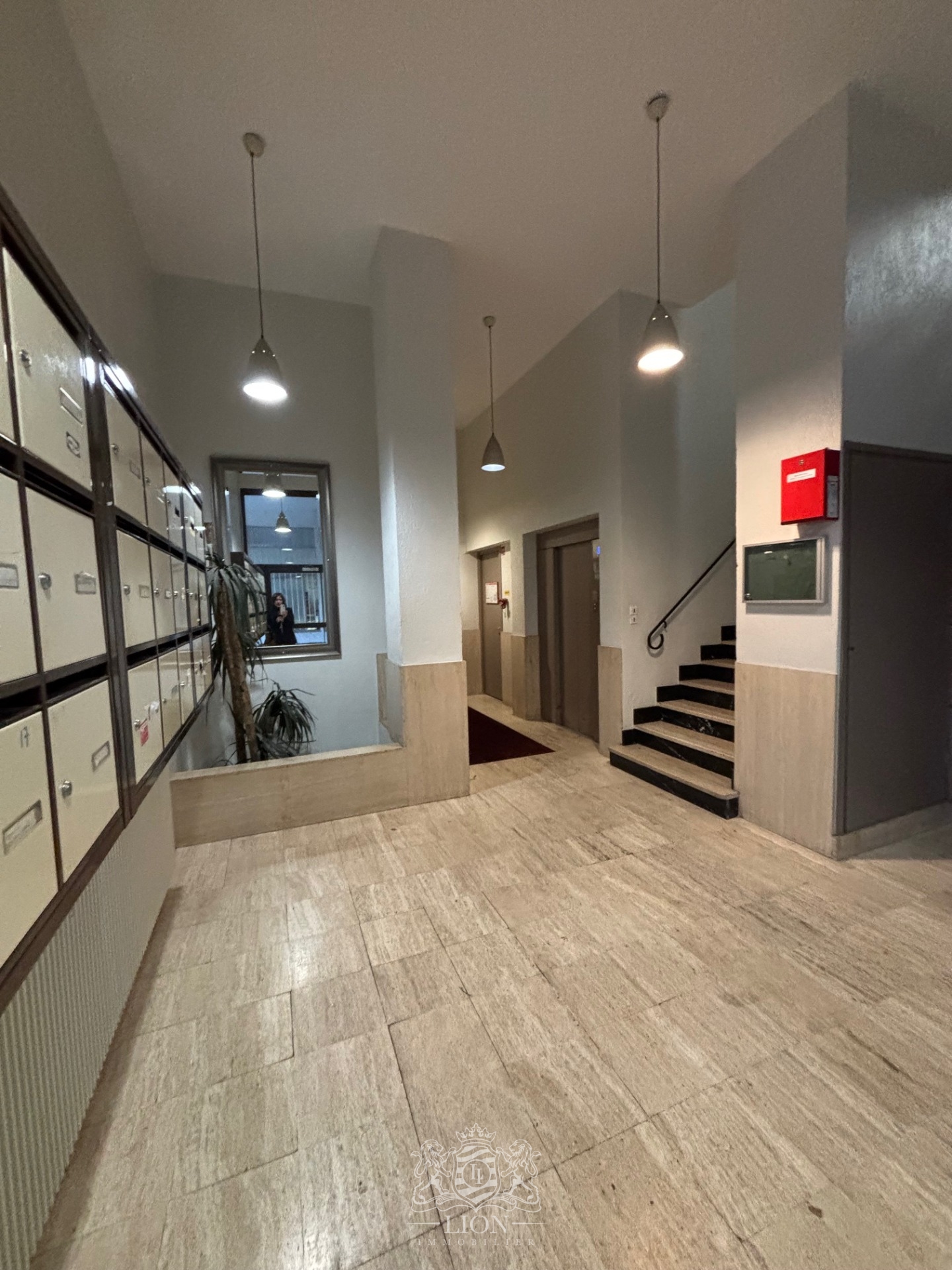 Lille vauban face catho  f1 bis 35m meuble Photo 7 - Le Lion Immobilier
