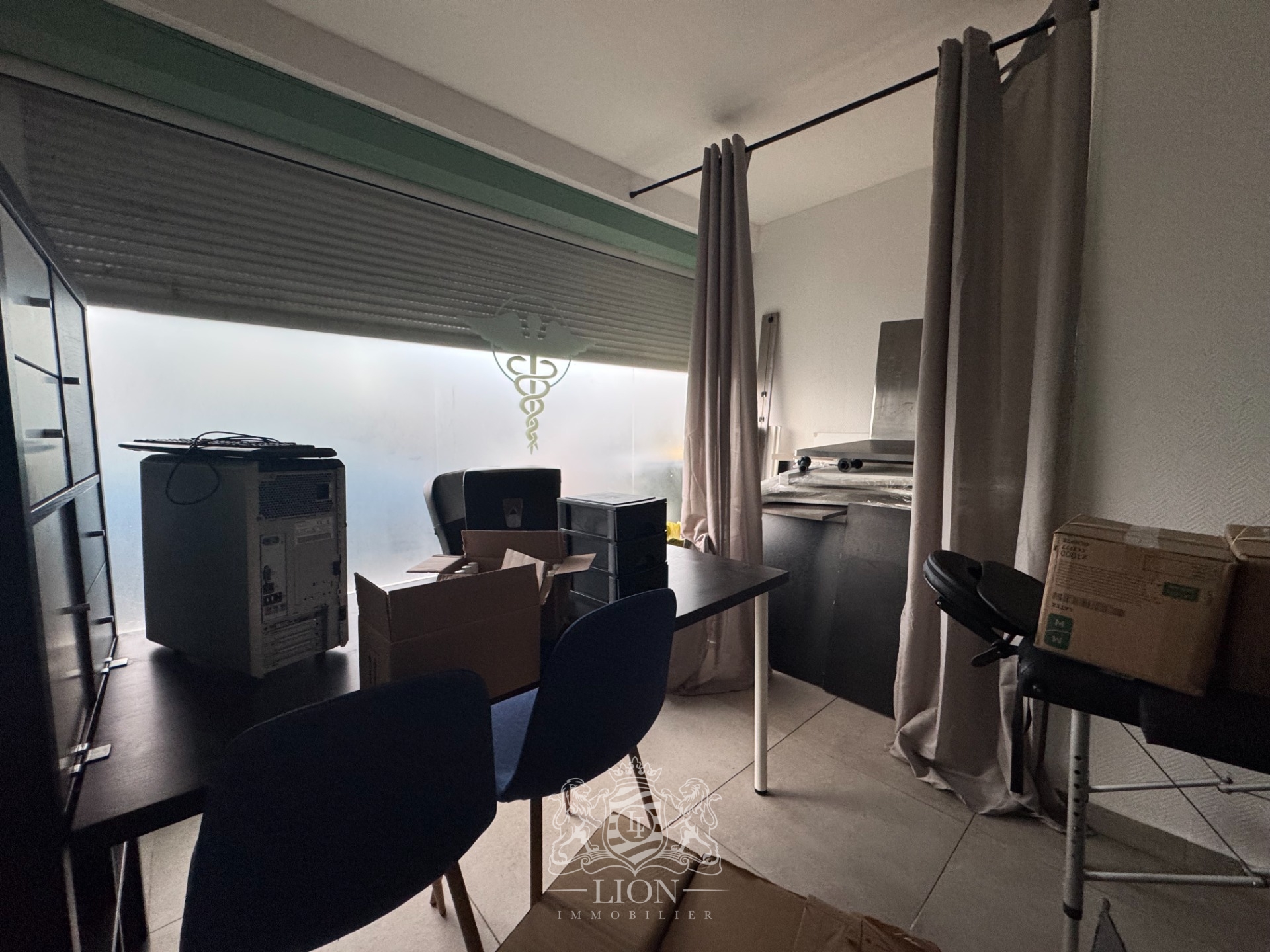 Immeuble de rapport avec commerces appartement 25 garages Photo 3 - Le Lion Immobilier