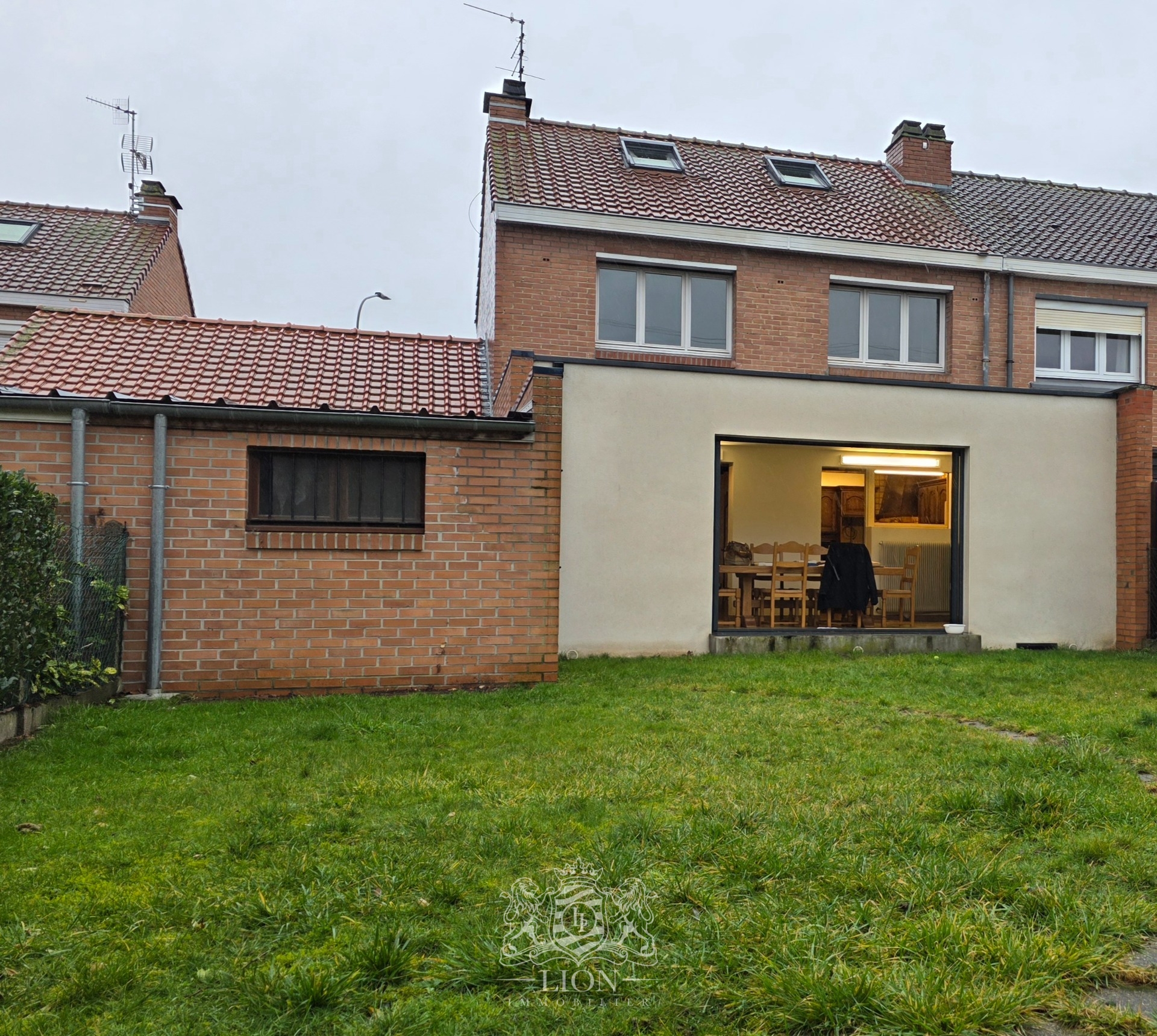 Bourg maison familiale avec garage et parking Photo 1 - Le Lion Immobilier