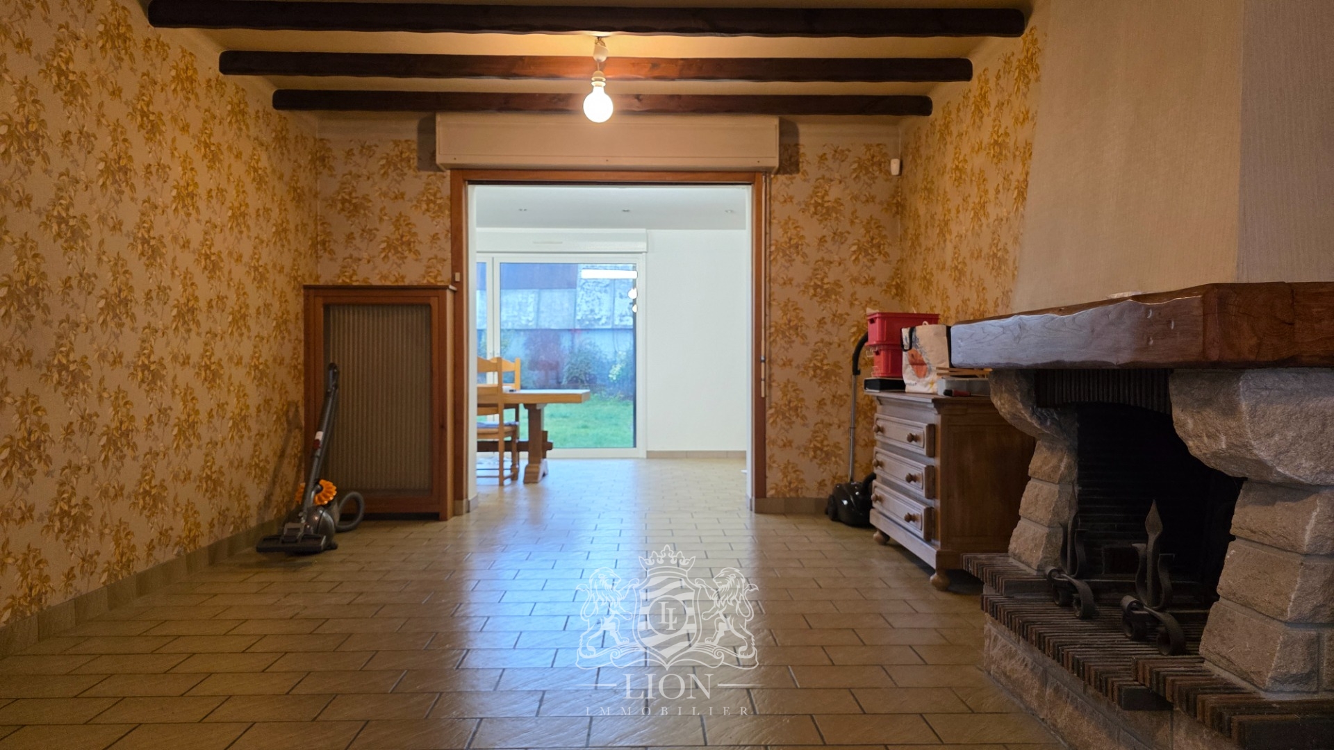 Exclusivite bourg maison familiale avec garage et parking Photo 3 - Le Lion Immobilier