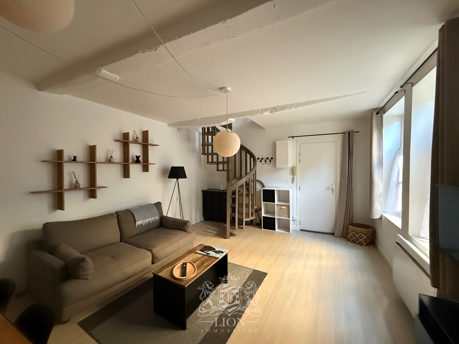 Asvw vieux lille t2 meuble en duplex Photo 1 - Le Lion Immobilier Asvw vieux lille t2 meuble en duplex Photo 1 - Le Lion Immobilier
