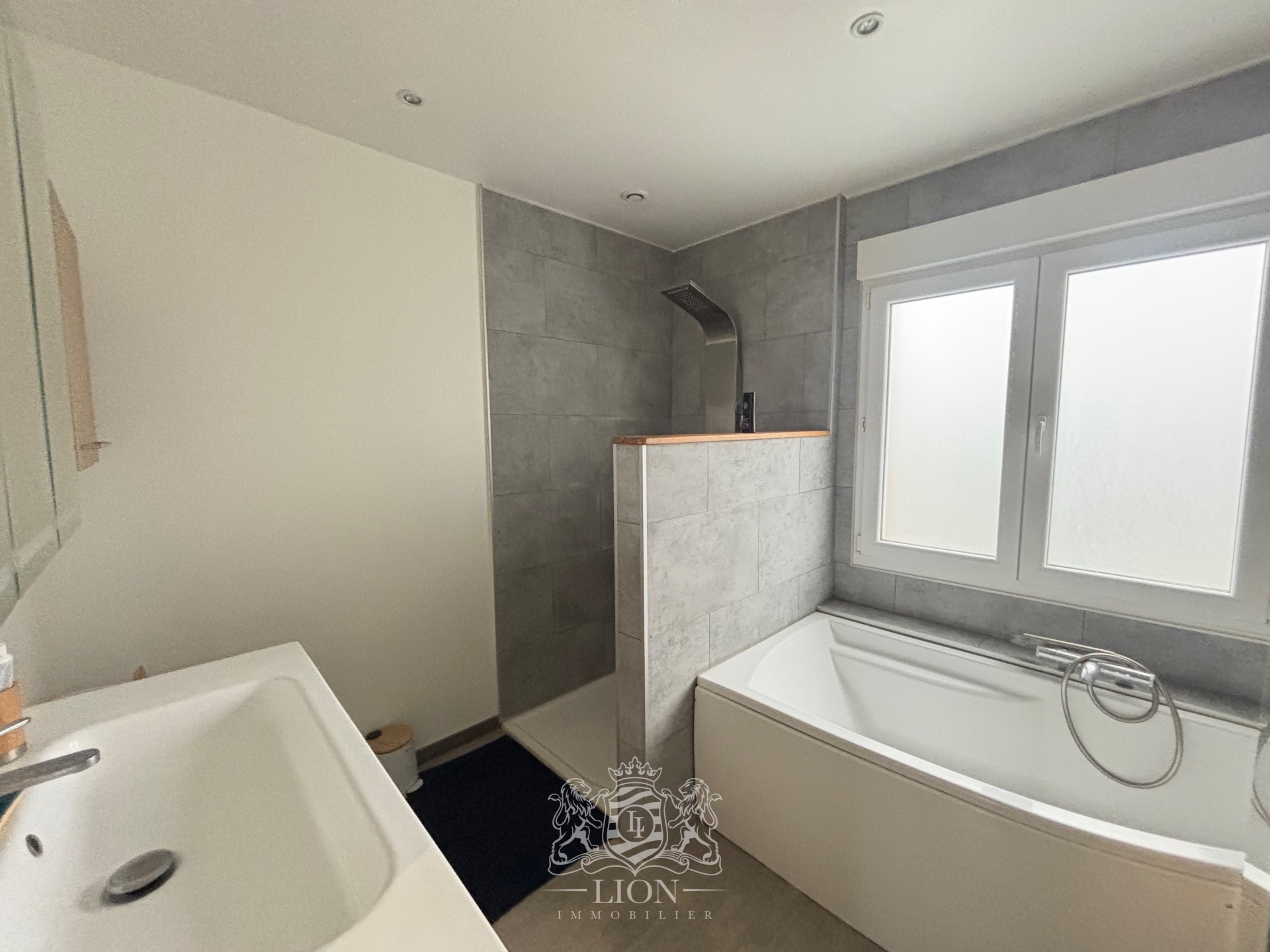 A proximite de la citadelle maison 4 pieces avec garage Photo 5 - Le Lion Immobilier A proximite de la citadelle maison 4 pieces avec garage Photo 5 - Le Lion Immobilier