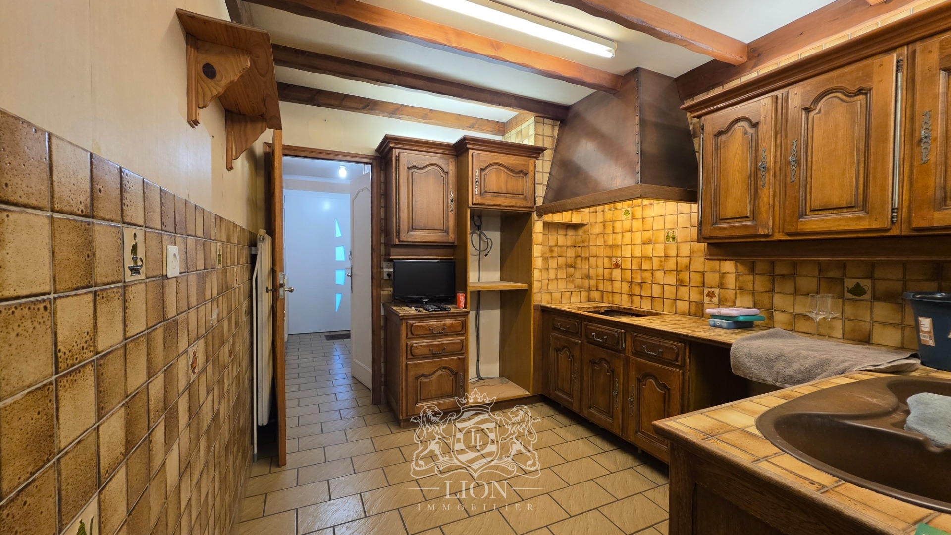 Bourg maison familiale avec garage et parking Photo 4 - Le Lion Immobilier