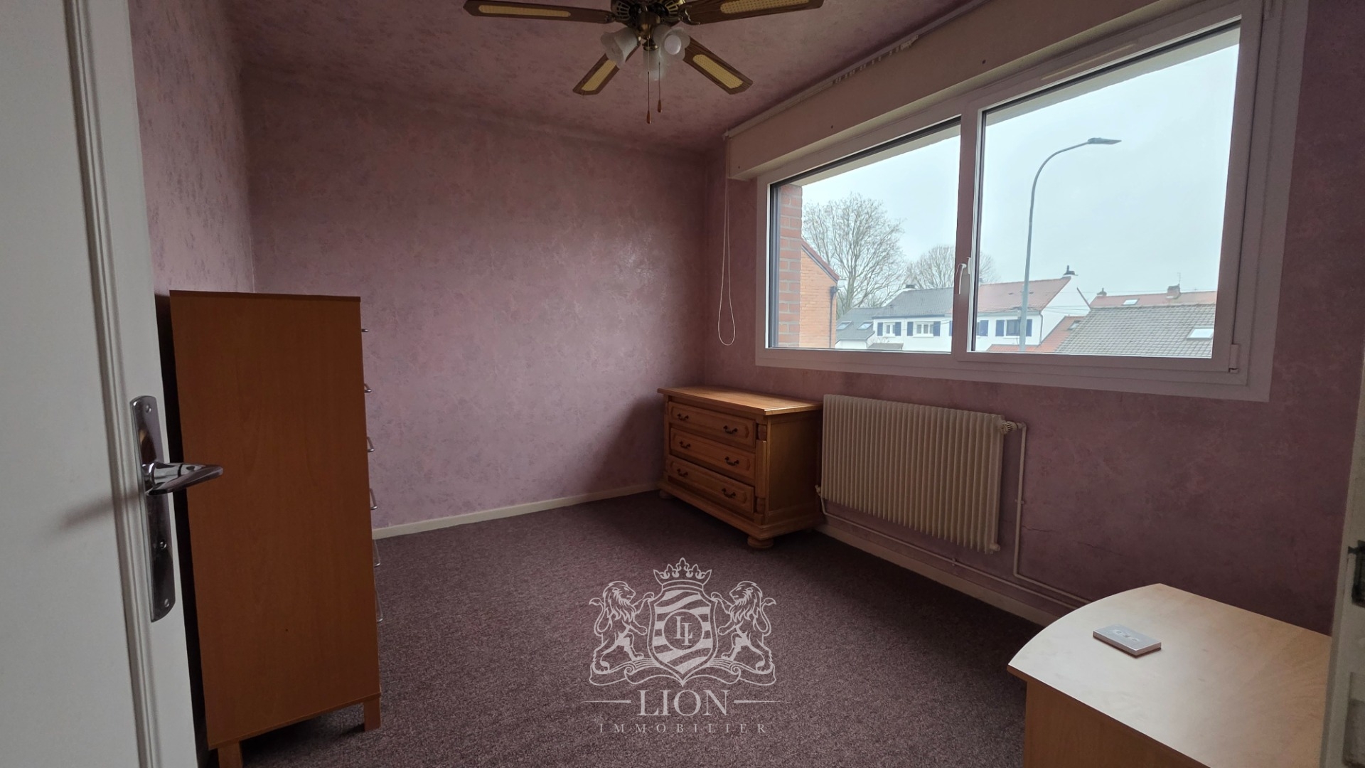 Bourg maison familiale avec garage et parking Photo 11 - Le Lion Immobilier