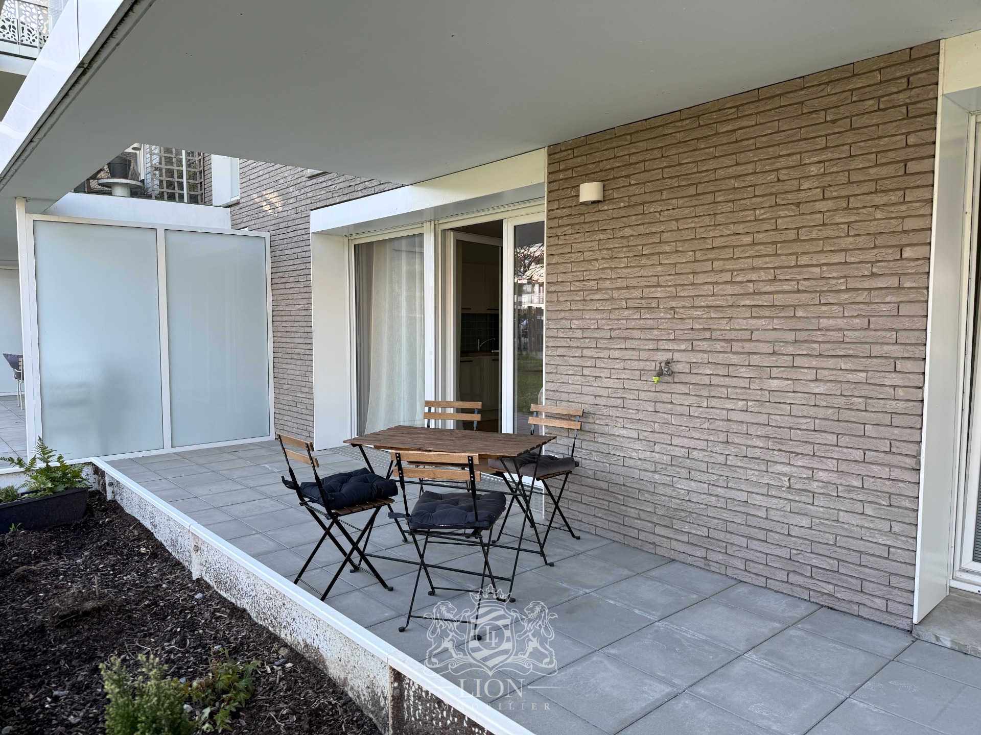 Appartement montalembert en rdc avec terrasse Photo 3 - Le Lion Immobilier