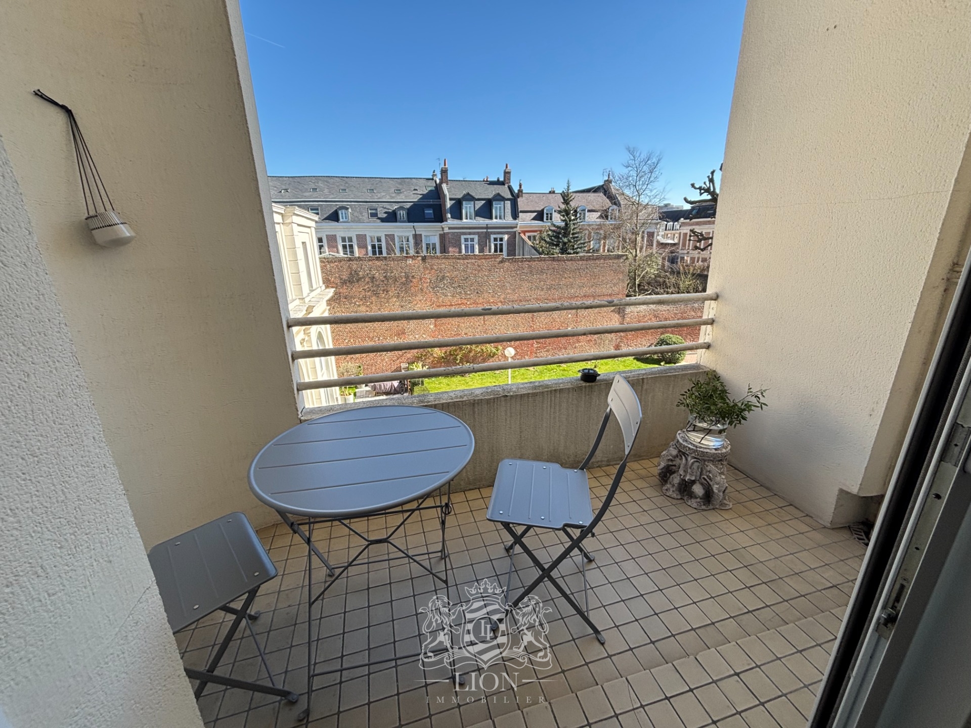 Studio terrasse sur jardin Photo 1 - Le Lion Immobilier Studio terrasse sur jardin Photo 1 - Le Lion Immobilier