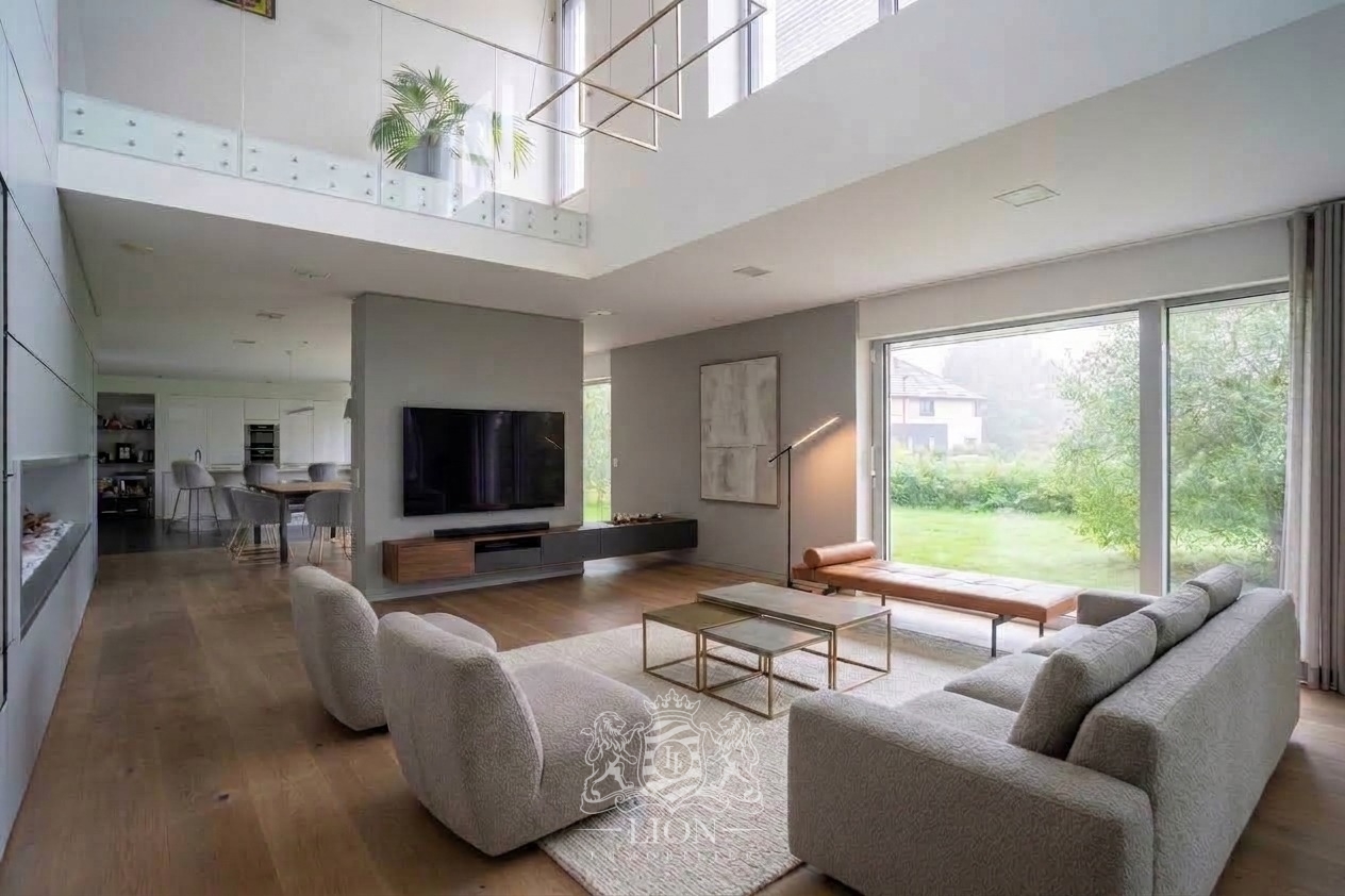Maison d architecte avec piscine interieur Photo 1 - Le Lion Immobilier Maison d architecte avec piscine interieur Photo 1 - Le Lion Immobilier