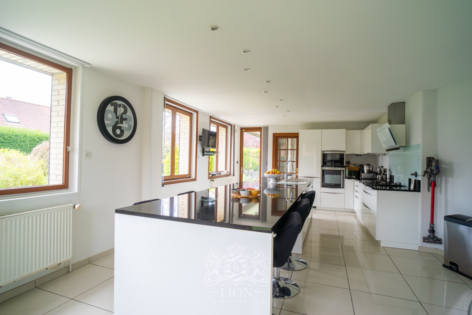 Volumes exceptionnels pour cette maison d architecte Photo 3 - Le Lion Immobilier Volumes exceptionnels pour cette maison d architecte Photo 3 - Le Lion Immobilier