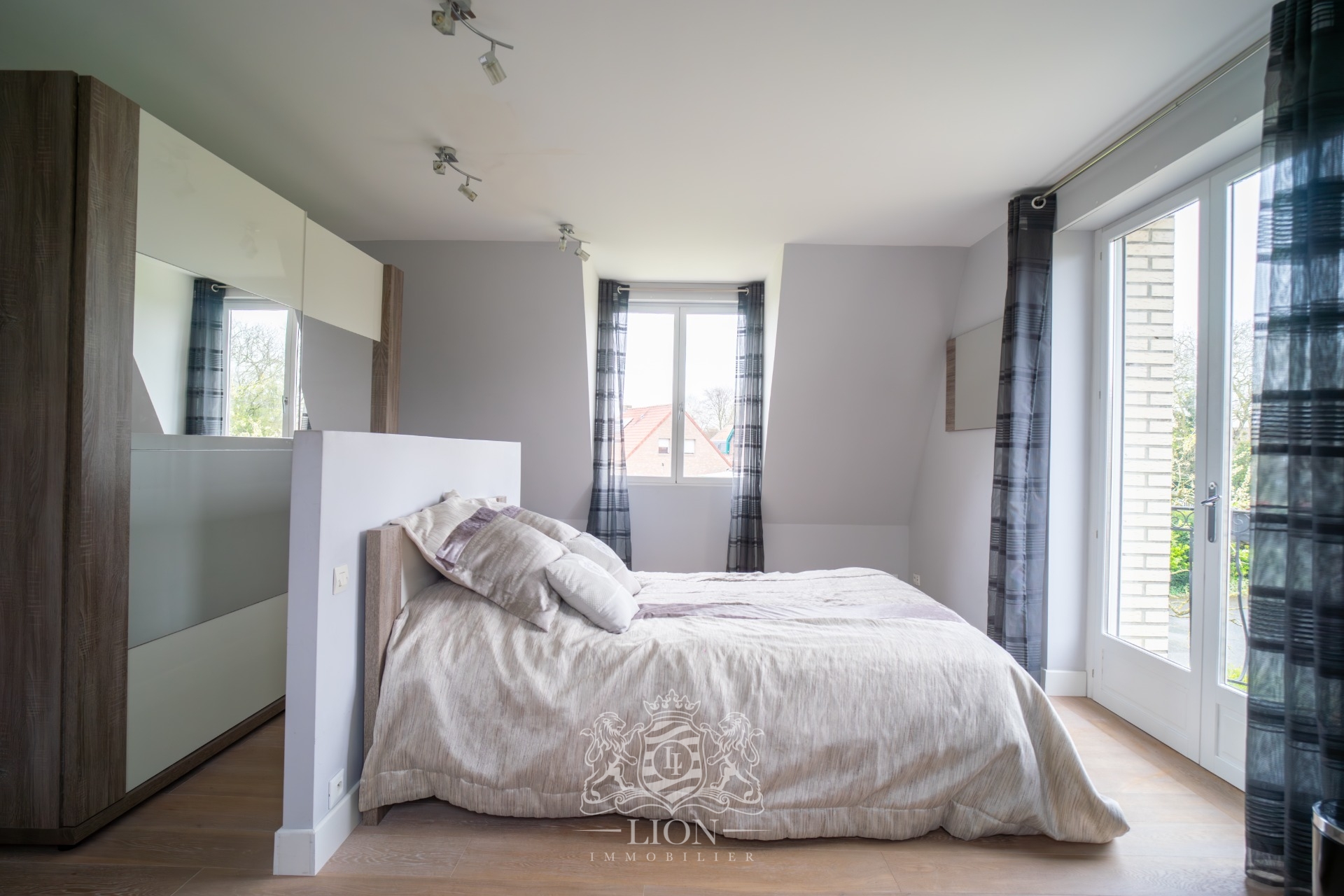 Volumes exceptionnels pour cette maison d architecte Photo 9 - Le Lion Immobilier