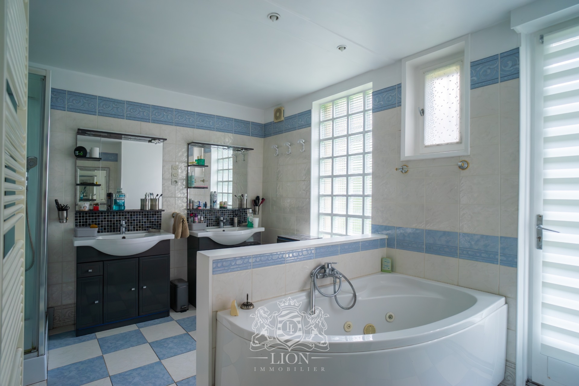 Volumes exceptionnels pour cette maison d architecte Photo 11 - Le Lion Immobilier Volumes exceptionnels pour cette maison d architecte Photo 11 - Le Lion Immobilier