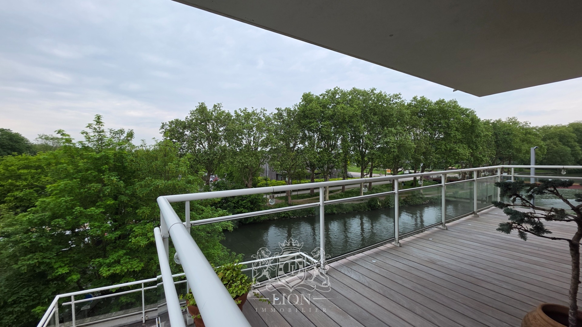 Citadelle vaste t3 avec vue terrasse et garage Photo 1 - Le Lion Immobilier Citadelle vaste t3 avec vue terrasse et garage Photo 1 - Le Lion Immobilier