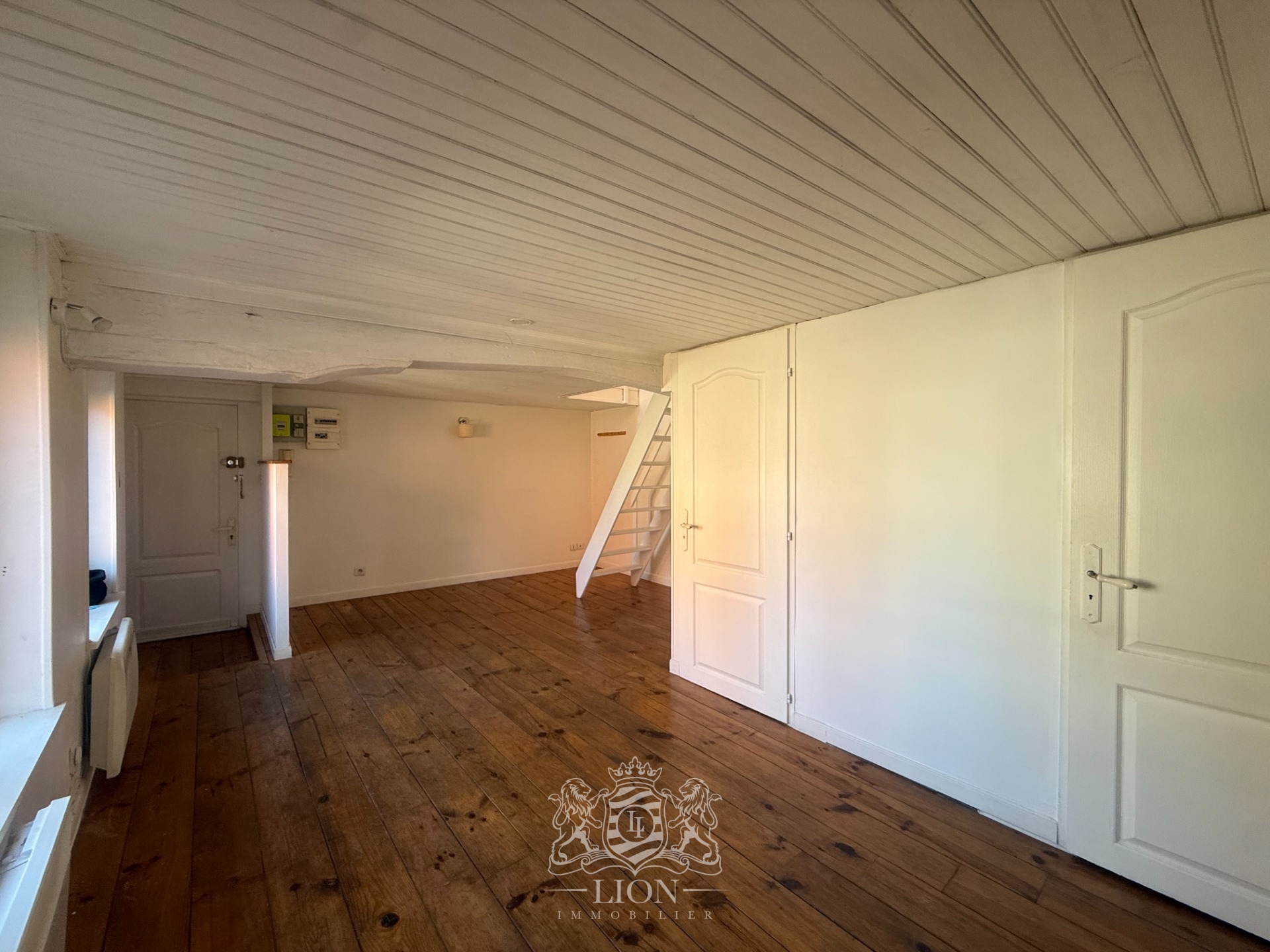 Aumz vieux lille t1 avec mezzanine non meuble Photo 1 - Le Lion Immobilier