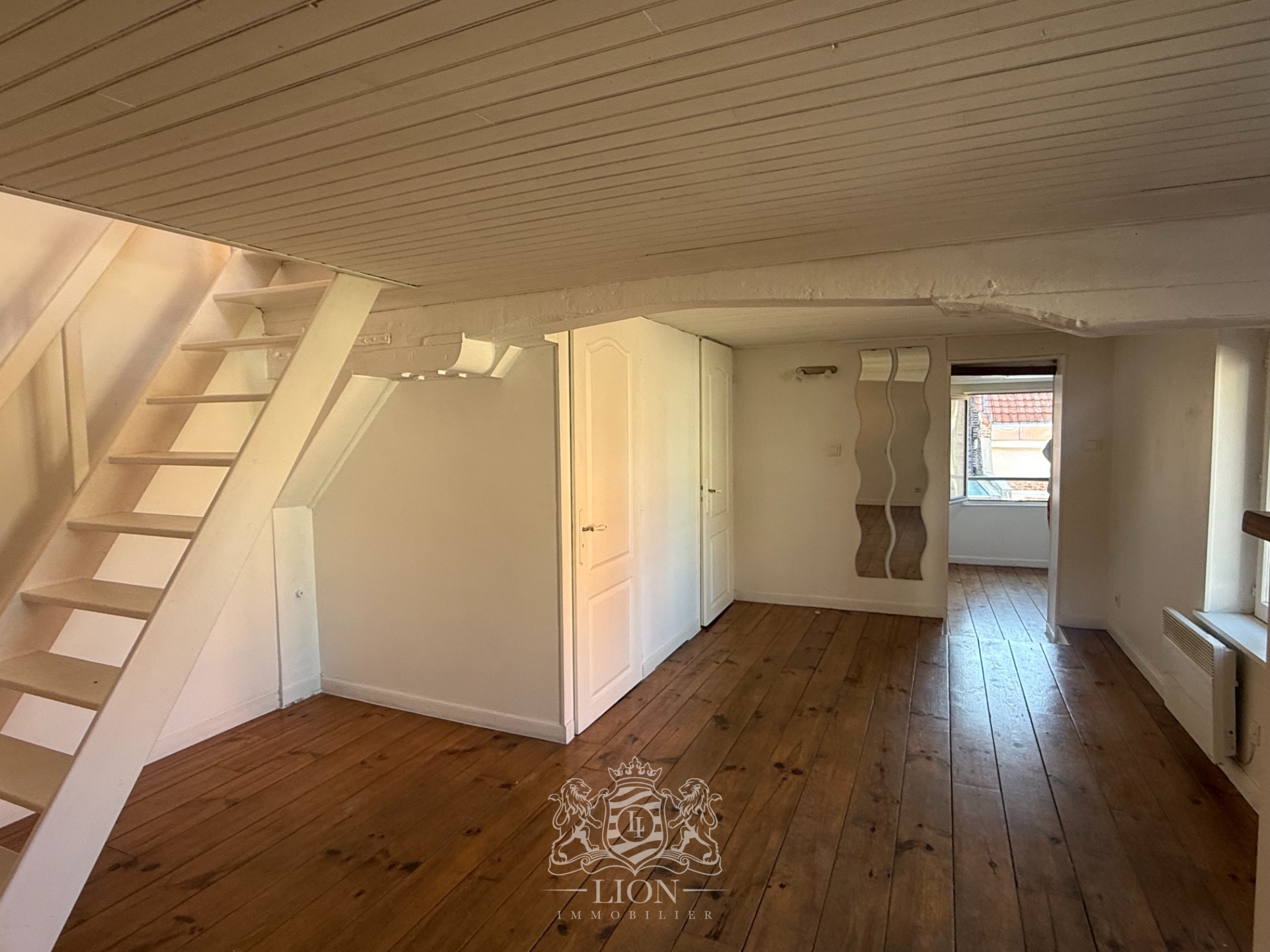 Aumz vieux lille t1 avec mezzanine non meuble Photo 2 - Le Lion Immobilier