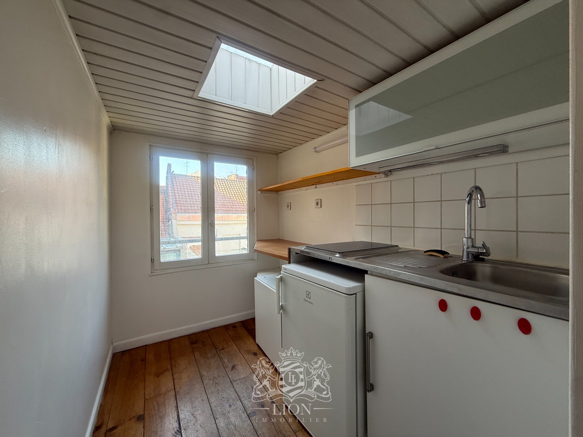 Aumz vieux lille t1 avec mezzanine non meuble Photo 3 - Le Lion Immobilier