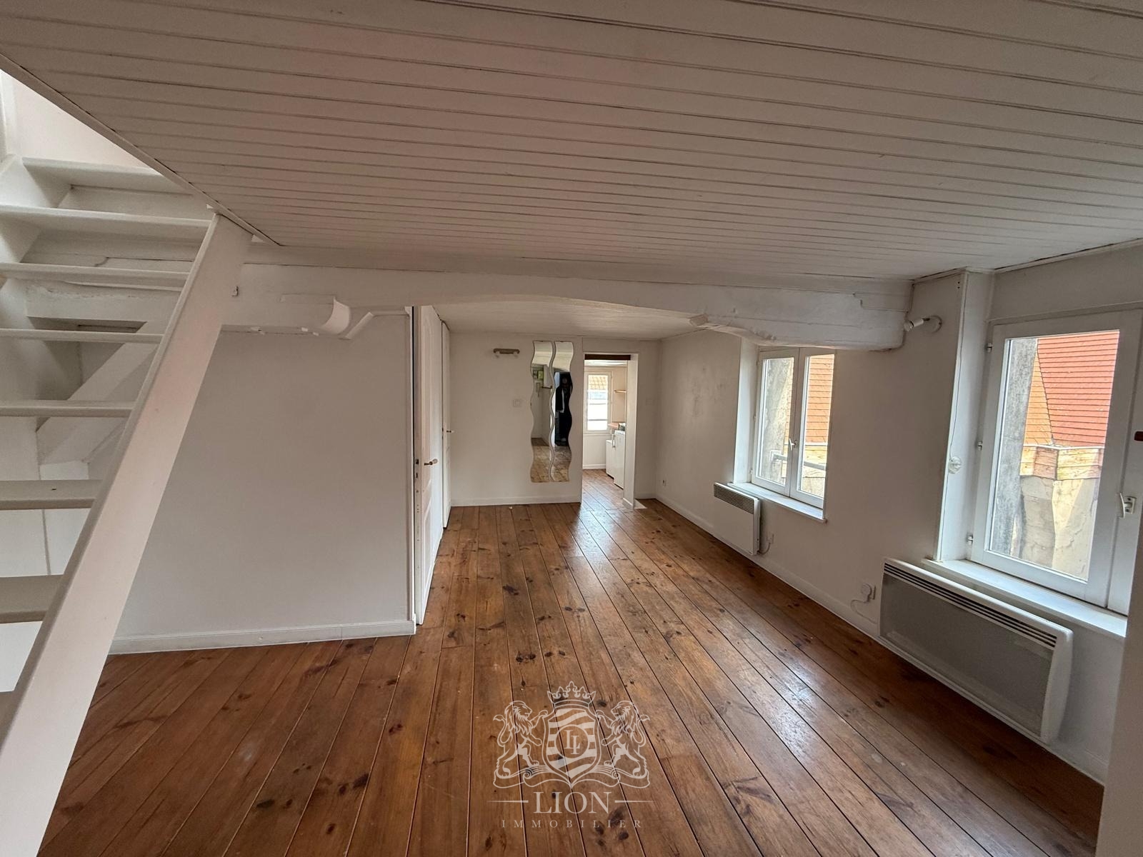 Uumz vieux lille t1 avec mezzanine non meuble Photo 5 - Le Lion Immobilier Uumz vieux lille t1 avec mezzanine non meuble Photo 5 - Le Lion Immobilier