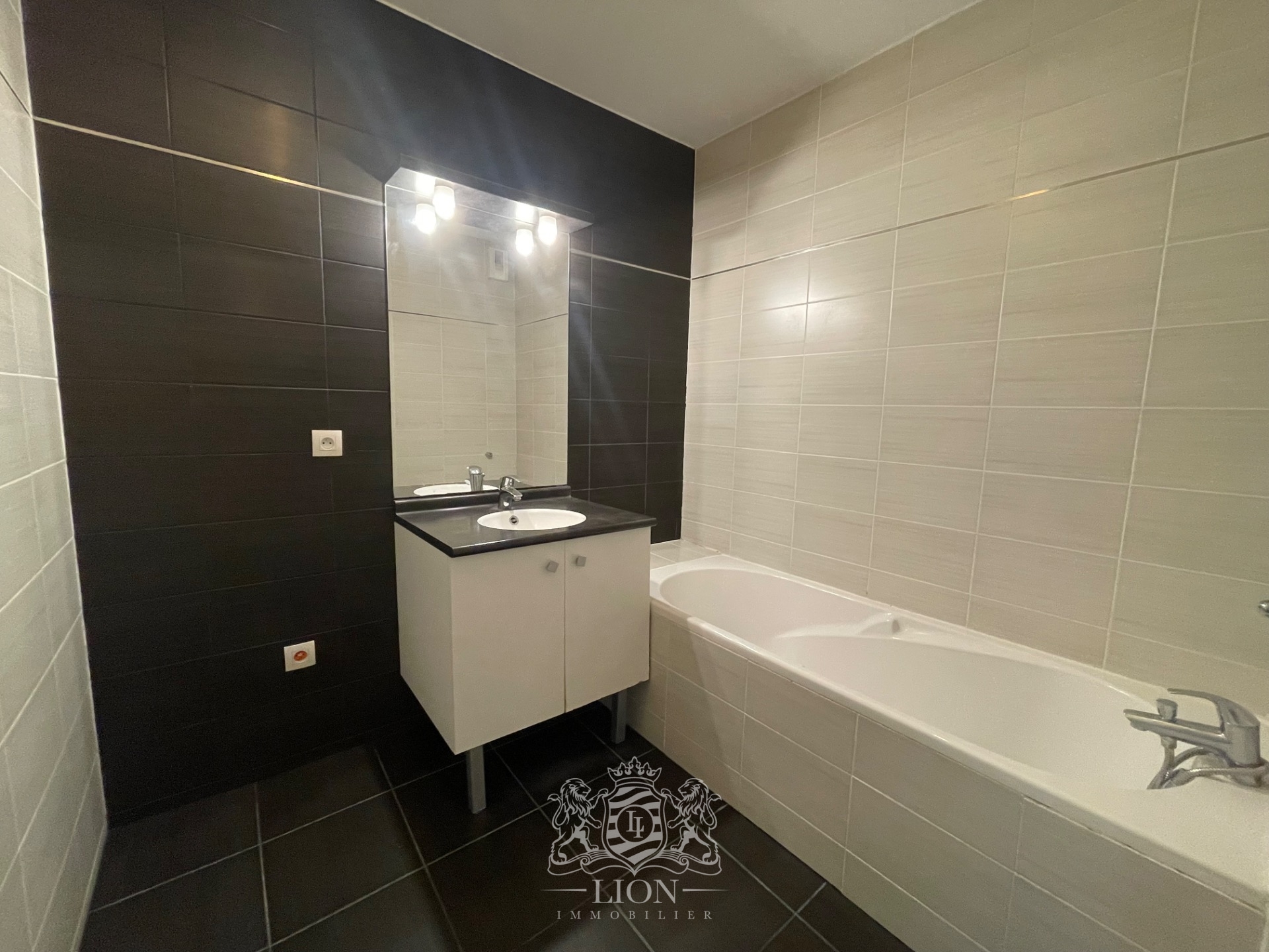 Vieux lille t3 avec parking et jardin Photo 8 - Le Lion Immobilier Vieux lille t3 avec parking et jardin Photo 8 - Le Lion Immobilier