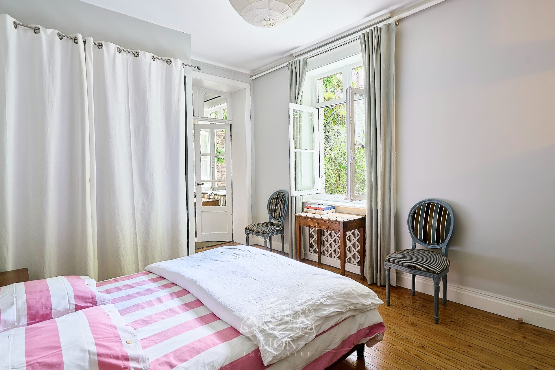 Superbe appartement 130 m2 quatre chambres et terrasse Photo 8 - Le Lion Immobilier