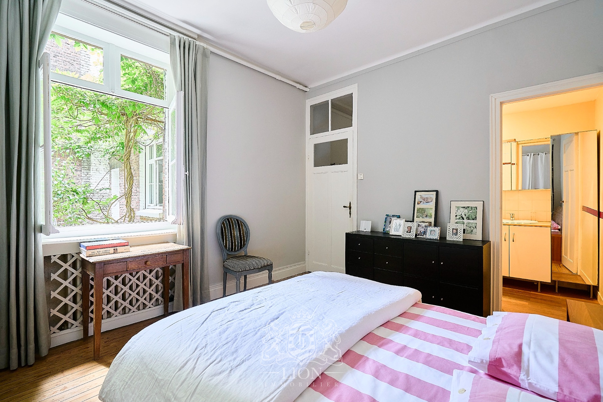 Superbe appartement 130 m2 quatre chambres et terrasse Photo 9 - Le Lion Immobilier