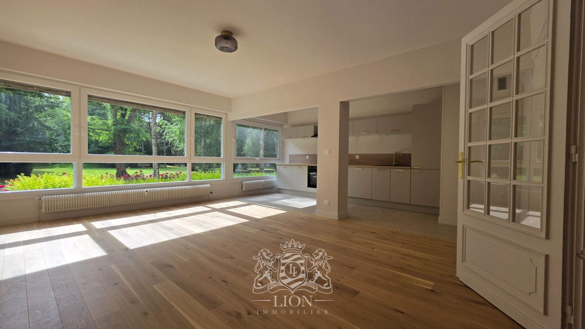 Sublime t4 avec vue sur parc des charmettes et garage Photo 1 - Le Lion Immobilier Sublime t4 avec vue sur parc des charmettes et garage Photo 1 - Le Lion Immobilier