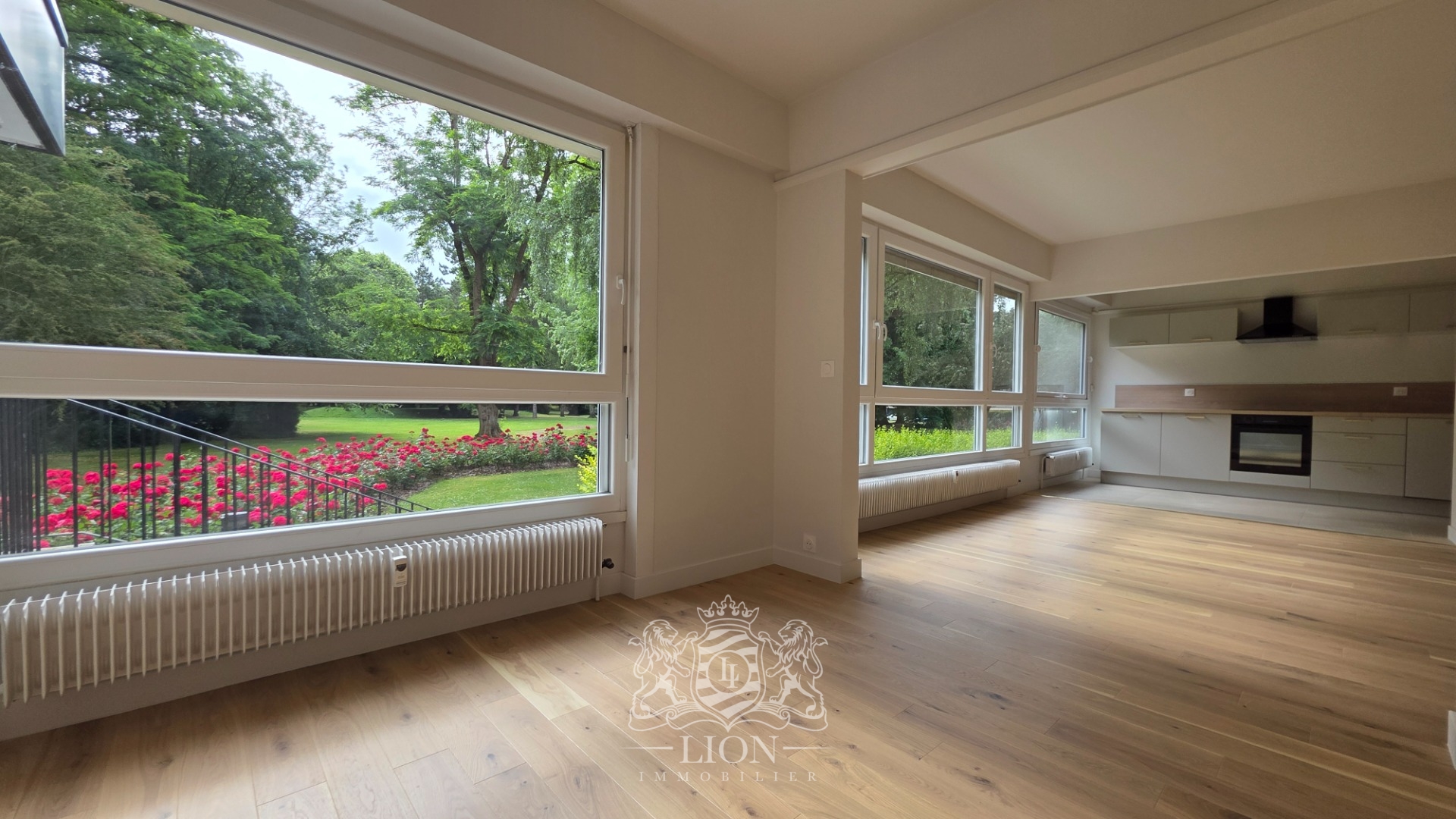 Sublime t4 avec vue sur parc des charmettes et garage Photo 3 - Le Lion Immobilier Sublime t4 avec vue sur parc des charmettes et garage Photo 3 - Le Lion Immobilier