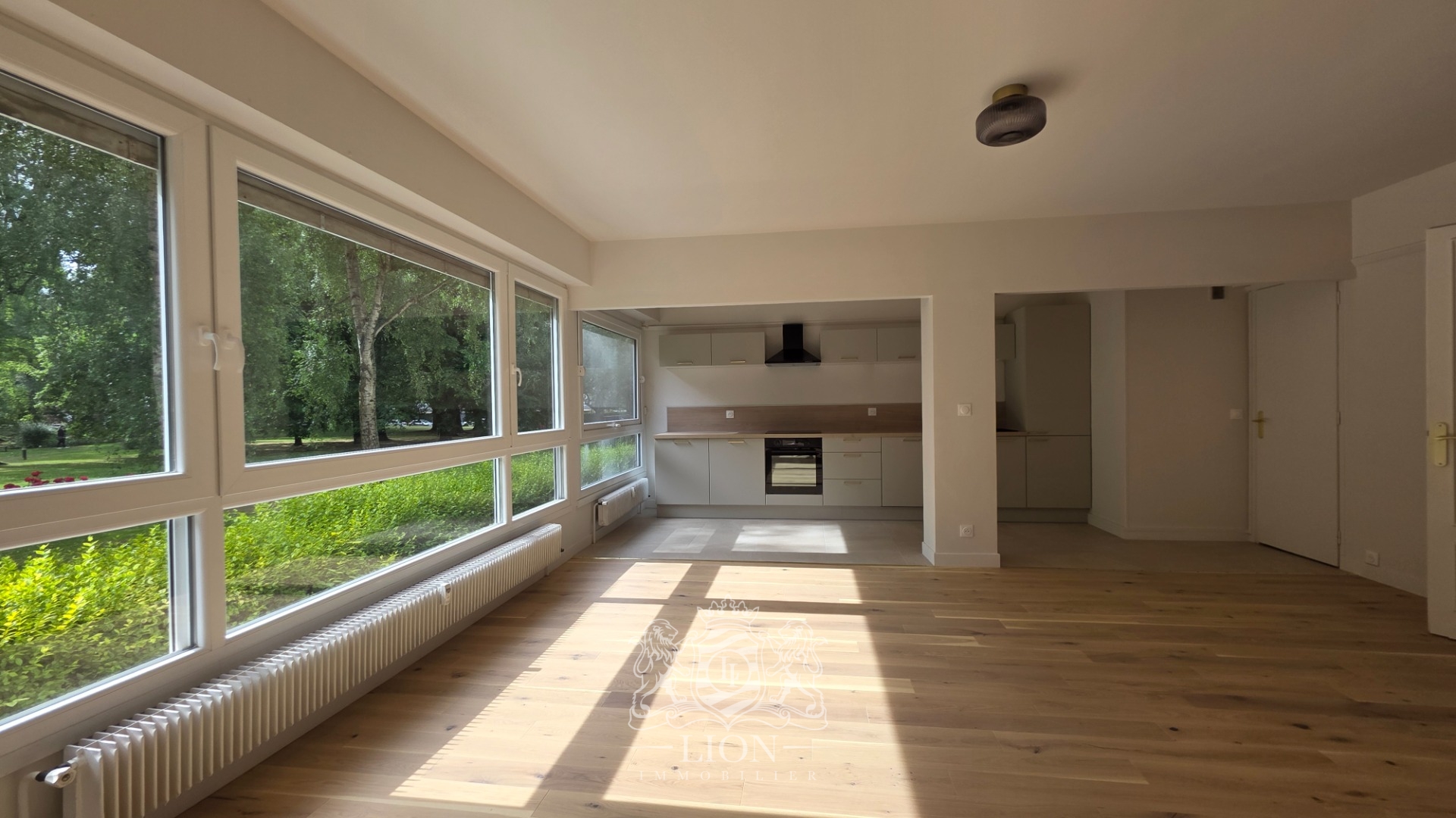 Sublime t4 avec vue sur parc des charmettes et garage Photo 9 - Le Lion Immobilier Sublime t4 avec vue sur parc des charmettes et garage Photo 9 - Le Lion Immobilier