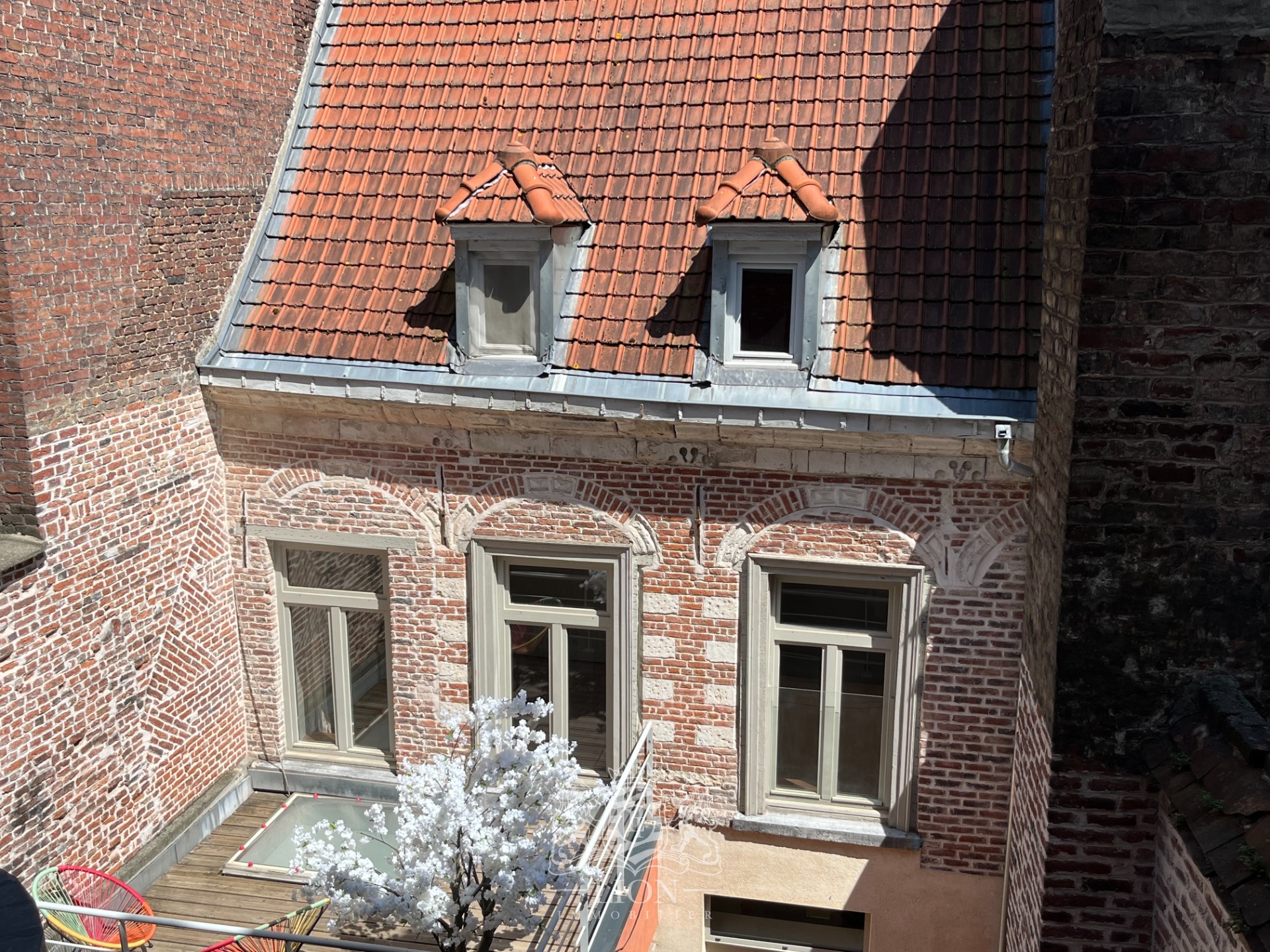 Maison de caractere esprit familial hyper centre lille Photo 1 - Le Lion Immobilier Maison de caractere esprit familial hyper centre lille Photo 1 - Le Lion Immobilier