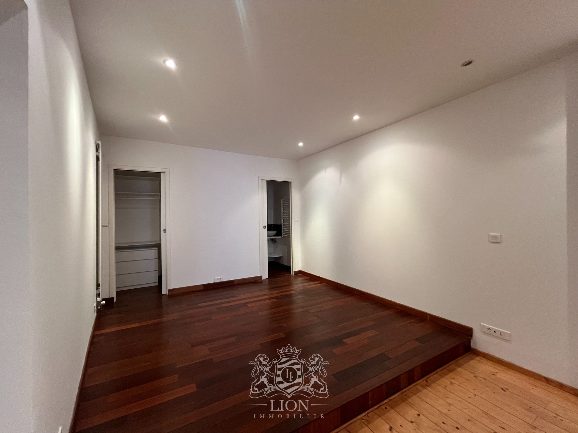 Auyl vieux lille t3 non meuble avec cour Photo 12 - Le Lion Immobilier