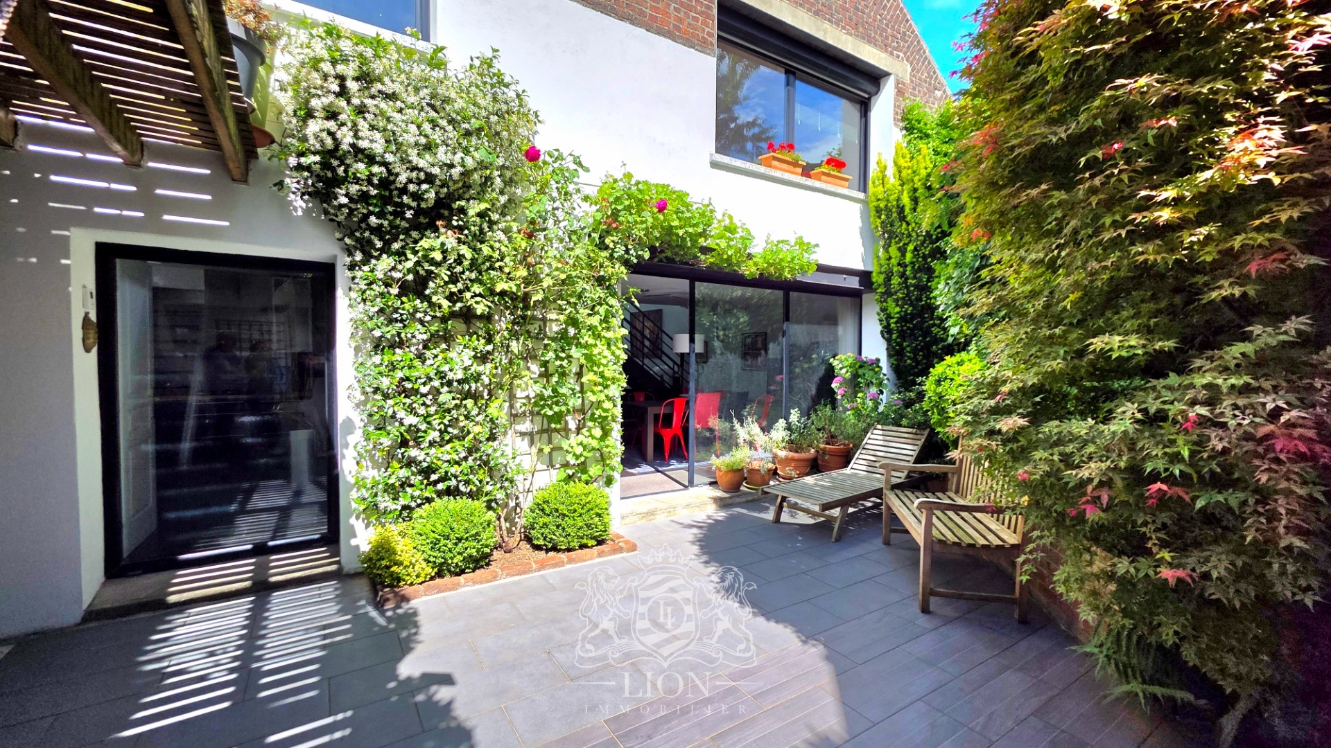 Grande maison type loft avec garage proche bois Photo 1 - Le Lion Immobilier Grande maison type loft avec garage proche bois Photo 1 - Le Lion Immobilier