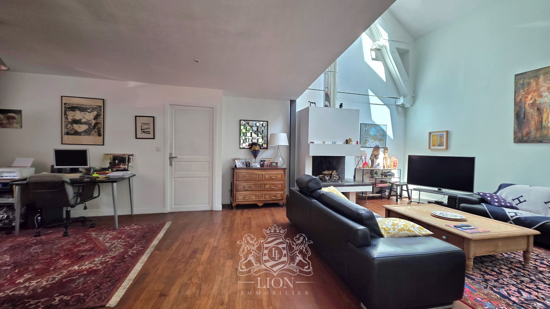 Grande maison type loft avec garage proche bois Photo 2 - Le Lion Immobilier Grande maison type loft avec garage proche bois Photo 2 - Le Lion Immobilier