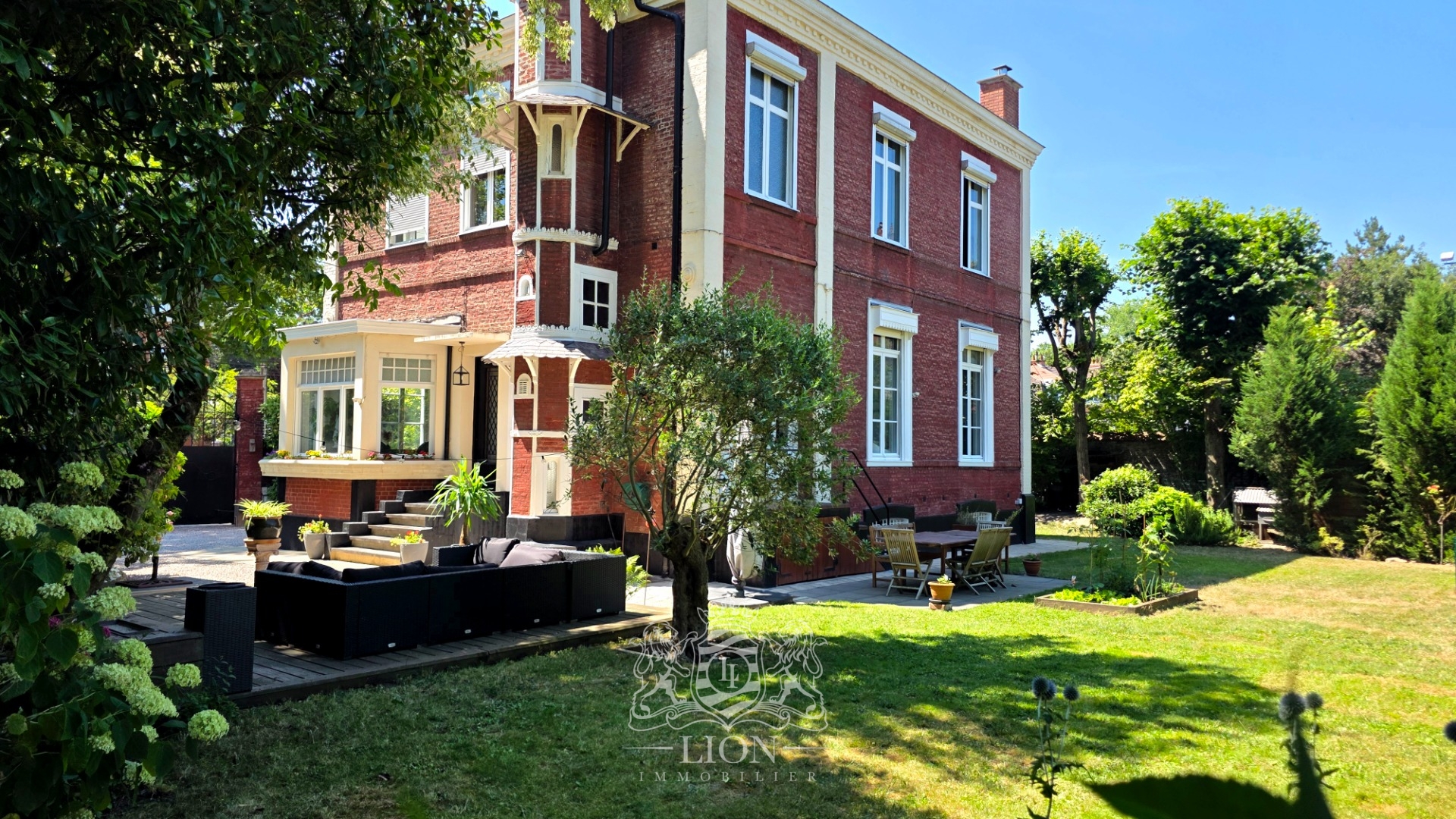 Off market hippodrome grande maison individuelle 6 chambres Photo 1 - Le Lion Immobilier Off market hippodrome grande maison individuelle 6 chambres Photo 1 - Le Lion Immobilier