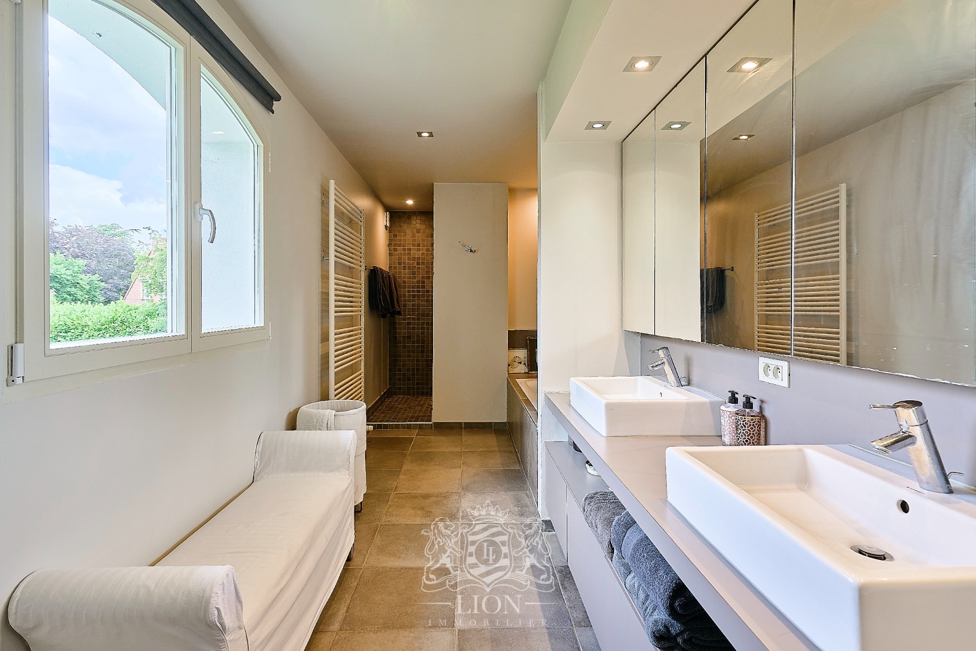 Maison maillard aux volumes contemporains Photo 11 - Le Lion Immobilier Maison maillard aux volumes contemporains Photo 11 - Le Lion Immobilier