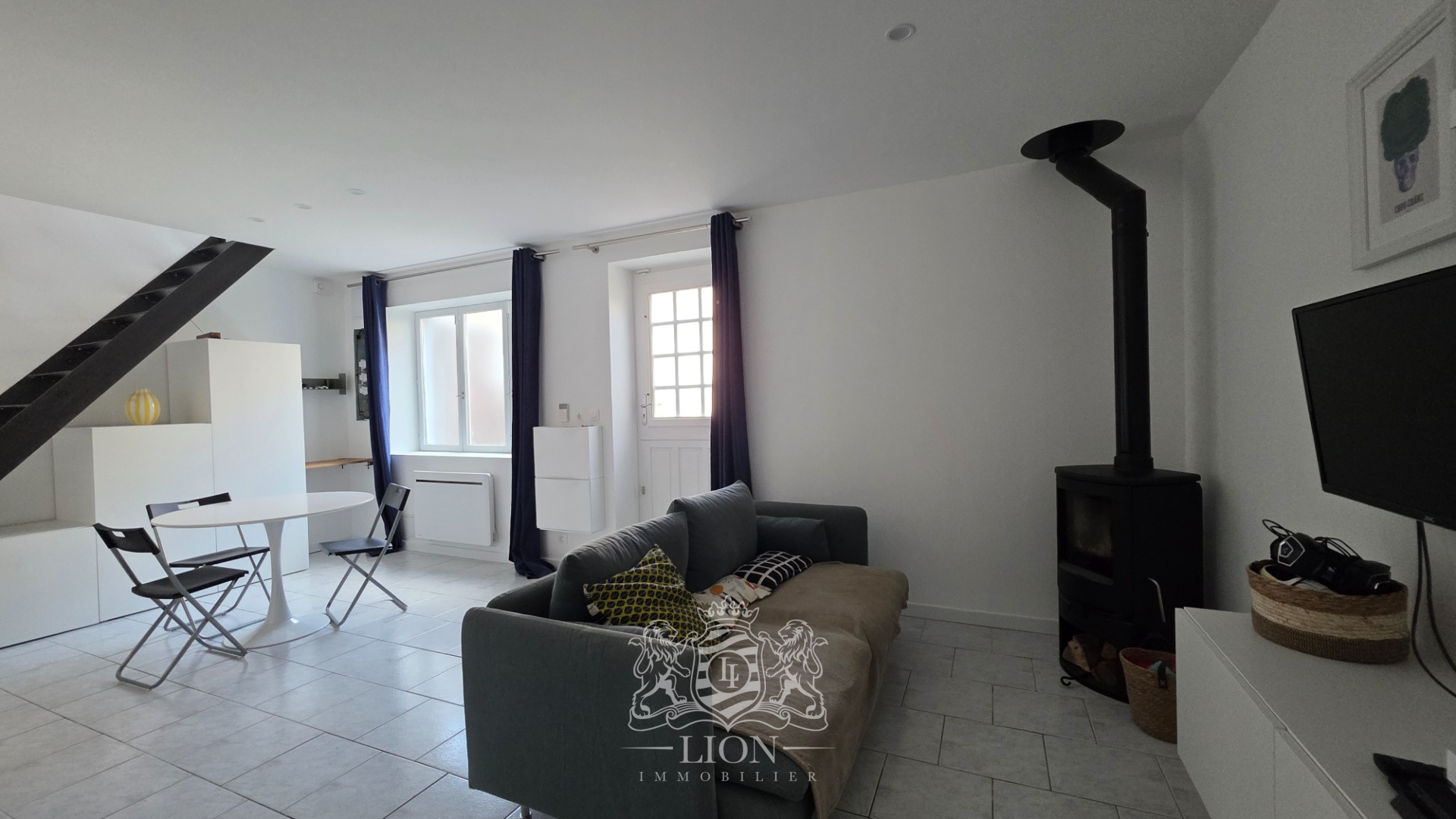 Maison en fond de cour 2 chambres et jardinet Photo 3 - Le Lion Immobilier Maison en fond de cour 2 chambres et jardinet Photo 3 - Le Lion Immobilier