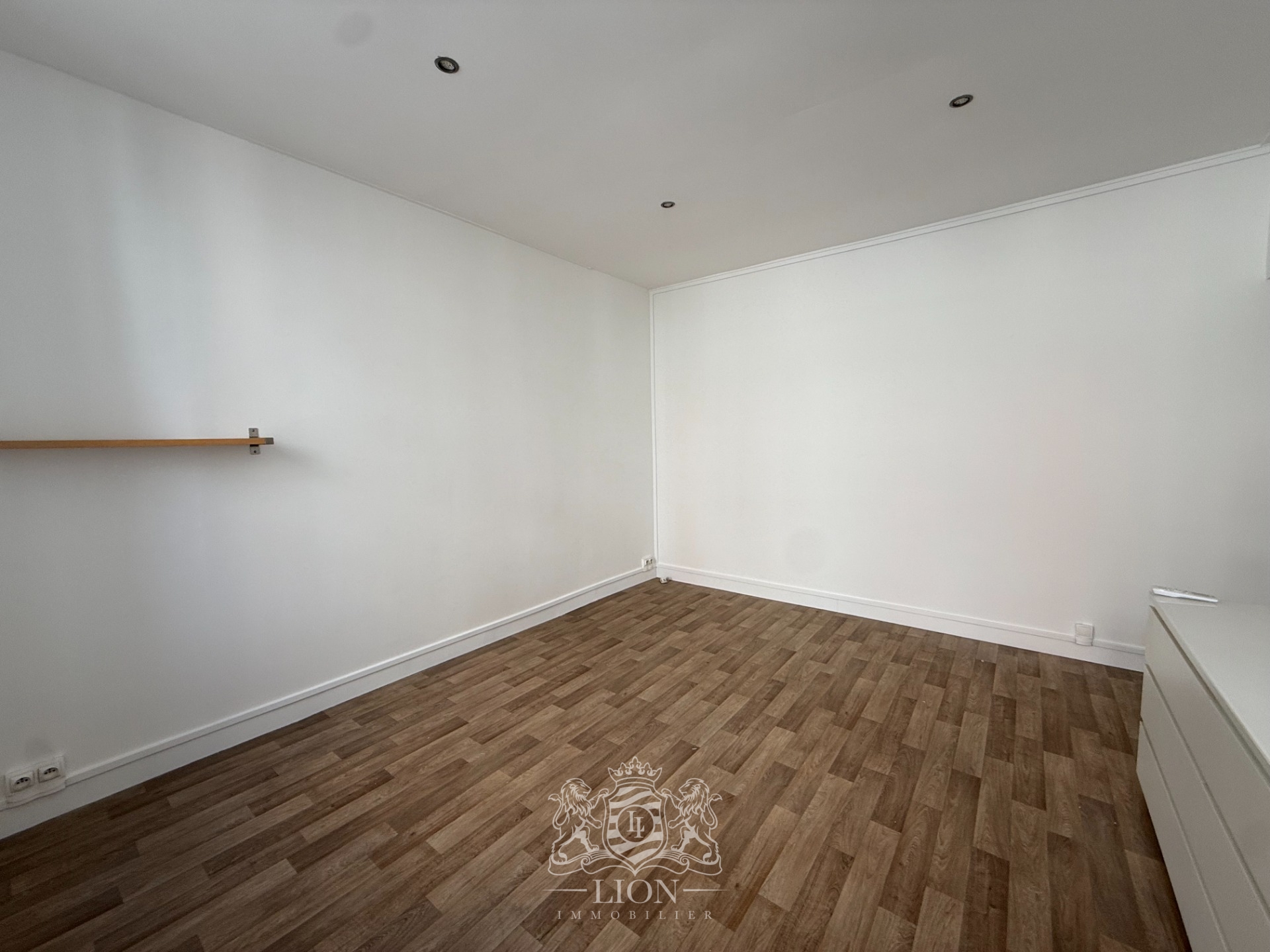 Avfs lille centre studio non meuble Photo 2 - Le Lion Immobilier Avfs lille centre studio non meuble Photo 2 - Le Lion Immobilier
