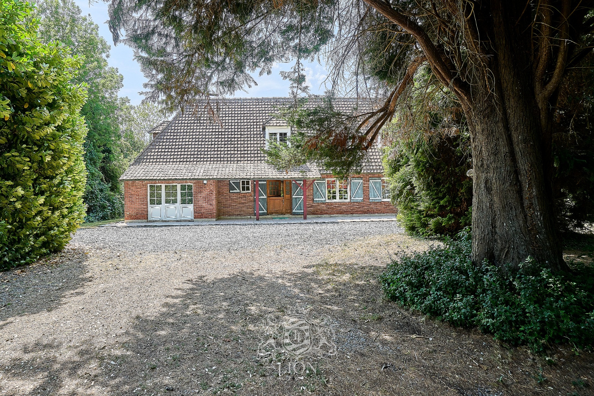 Belle individuelle sur une parcelle de pres de 5200 m2 Photo 1 - Le Lion Immobilier Belle individuelle sur une parcelle de pres de 5200 m2 Photo 1 - Le Lion Immobilier