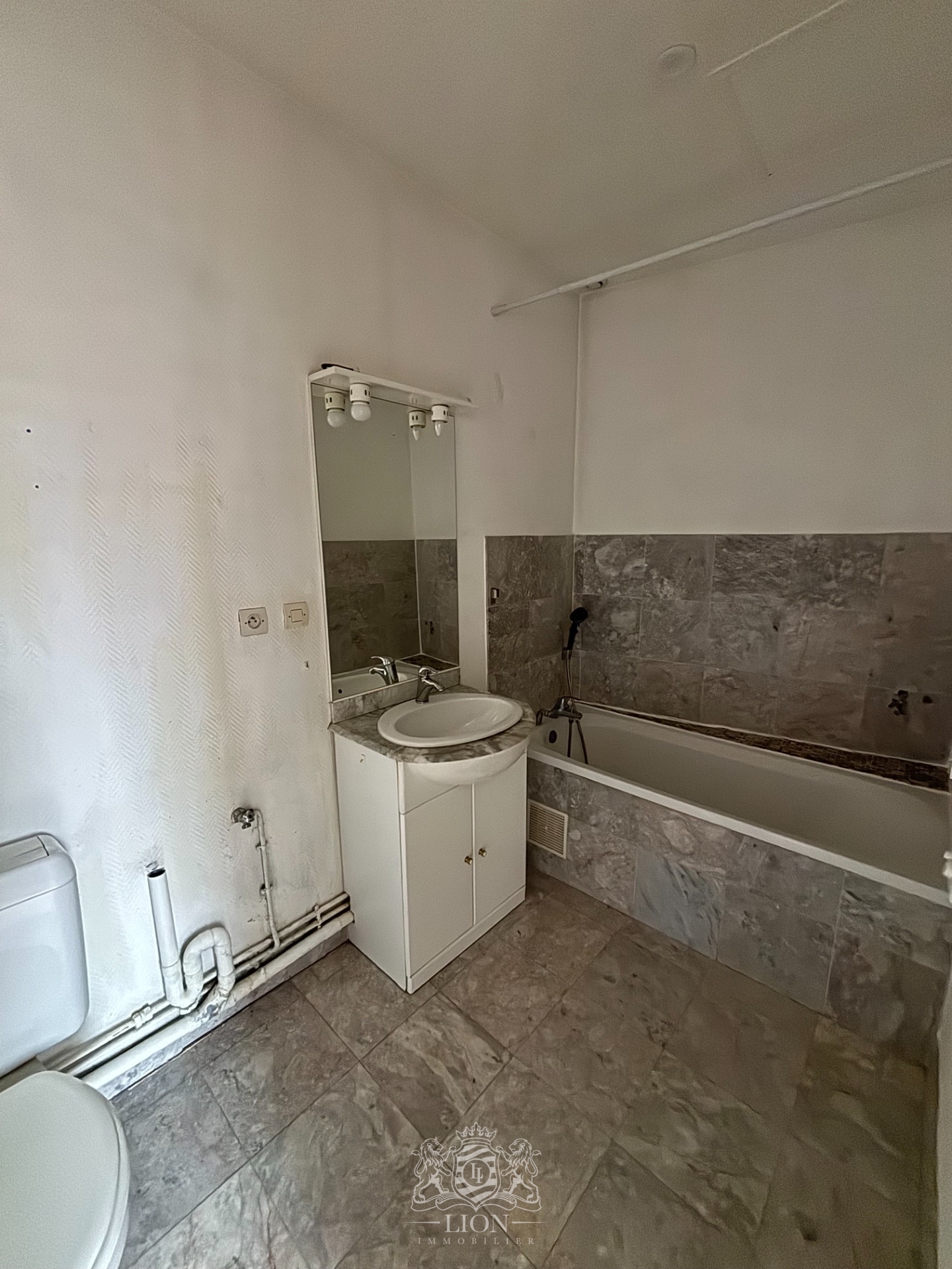 Vieux lille appartement t2 Photo 6 - Le Lion Immobilier Vieux lille appartement t2 Photo 6 - Le Lion Immobilier
