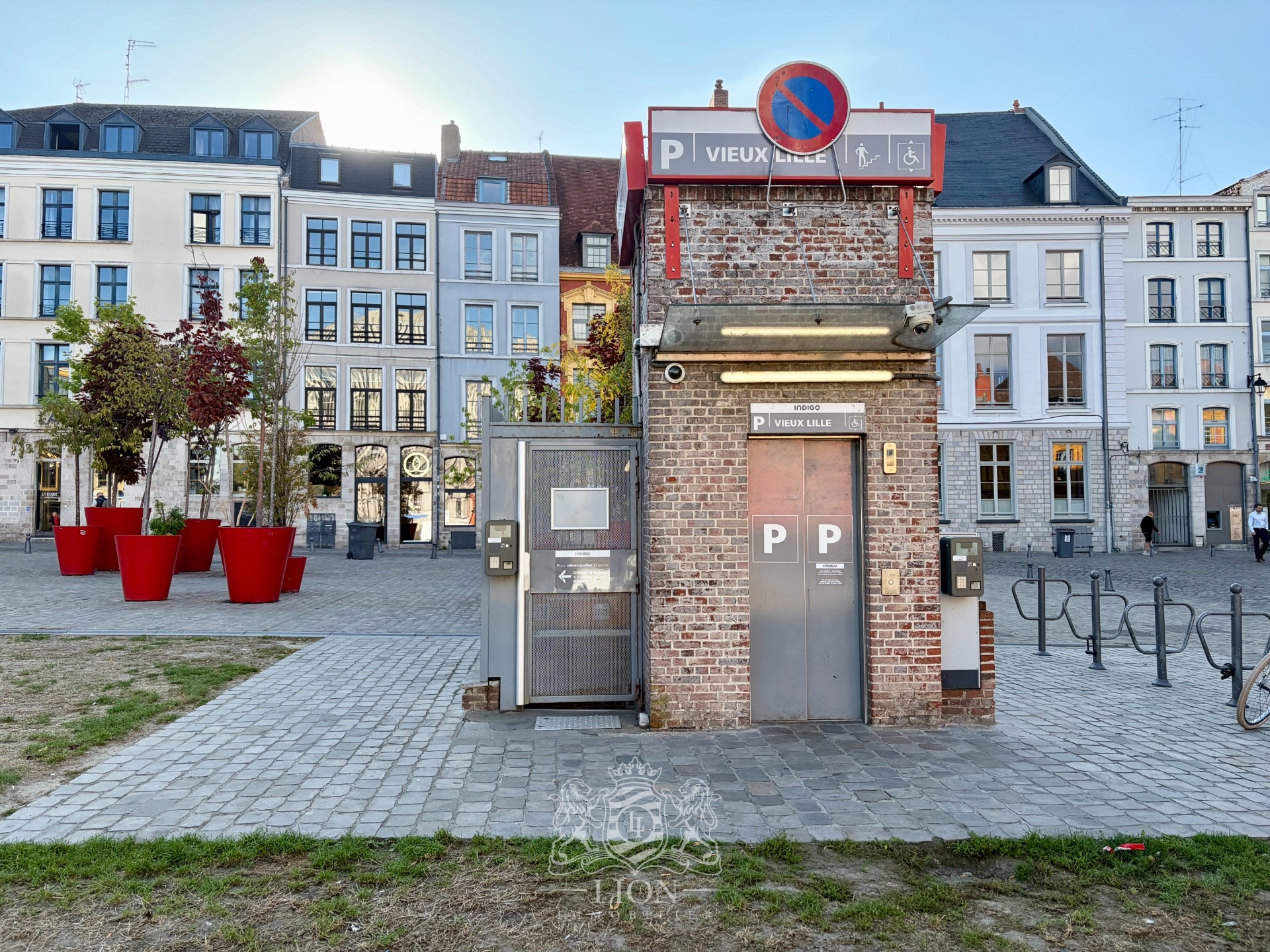 Place de parking indigo place louise de bettignies Photo 1 - Le Lion Immobilier Place de parking indigo place louise de bettignies Photo 1 - Le Lion Immobilier