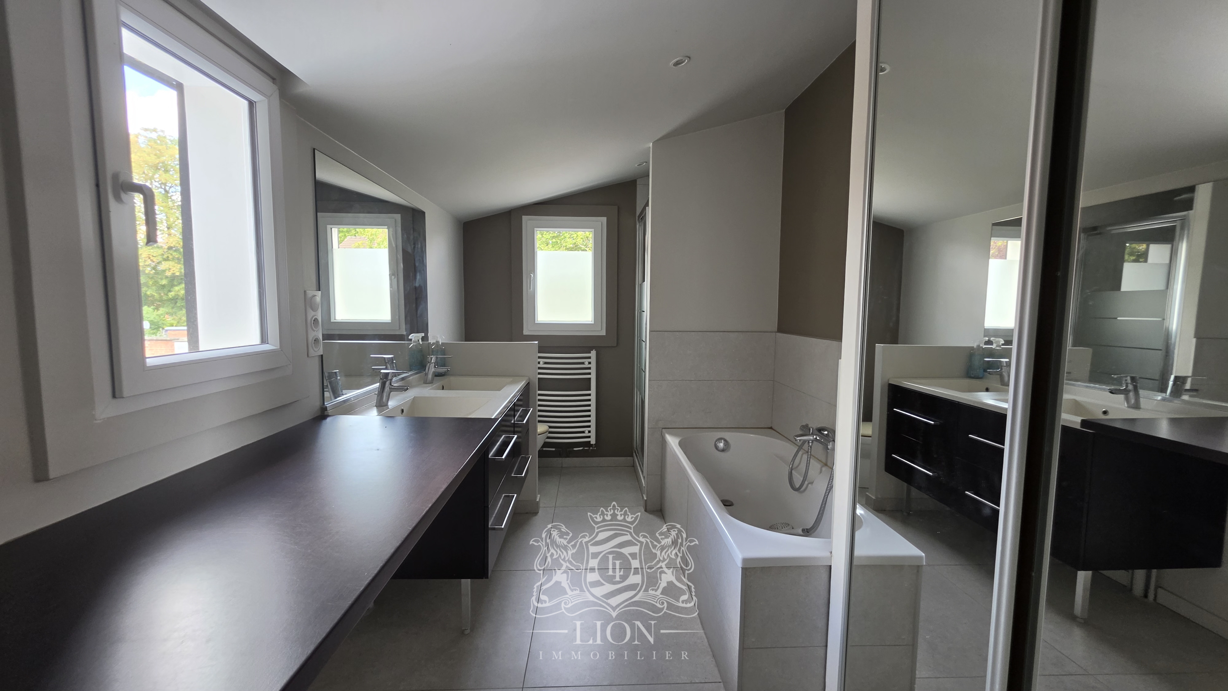 Maison coquette avec 4 chambres et 1 bureau Photo 6 - Le Lion Immobilier Maison coquette avec 4 chambres et 1 bureau Photo 6 - Le Lion Immobilier