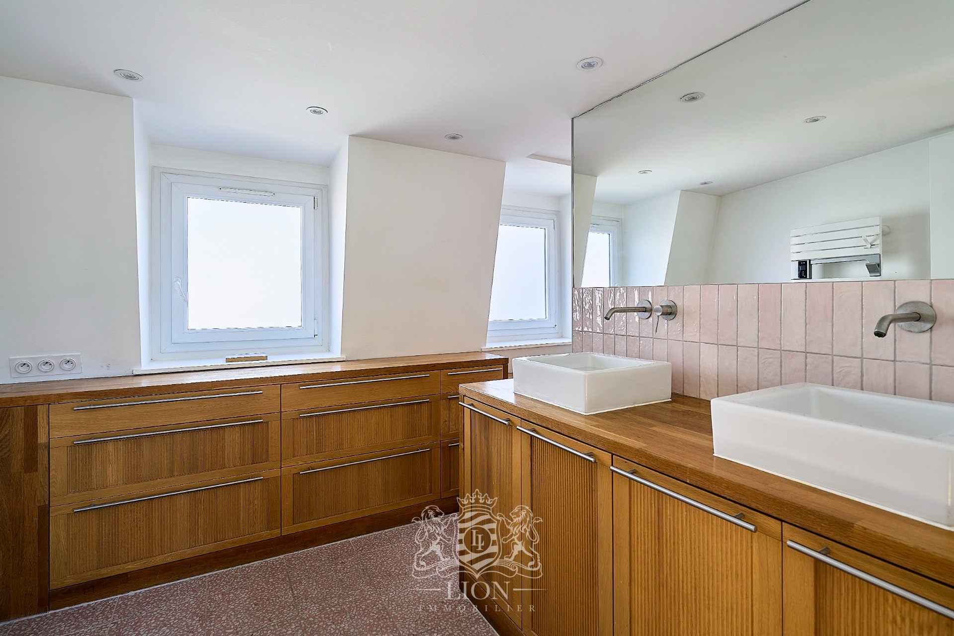Superbe appartement avec terrasse parking possible Photo 12 - Le Lion Immobilier Superbe appartement avec terrasse parking possible Photo 12 - Le Lion Immobilier